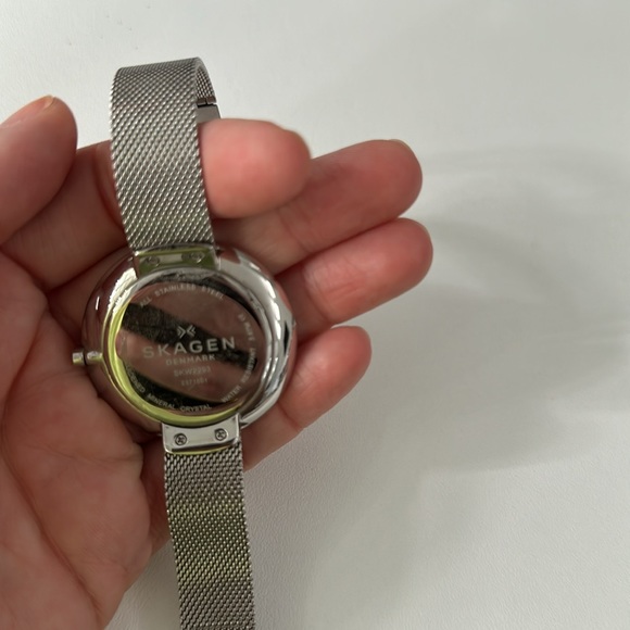 Skagen stainless steel silver & blue adjustable band watch. Used, no battery. - Picture 4 of 6